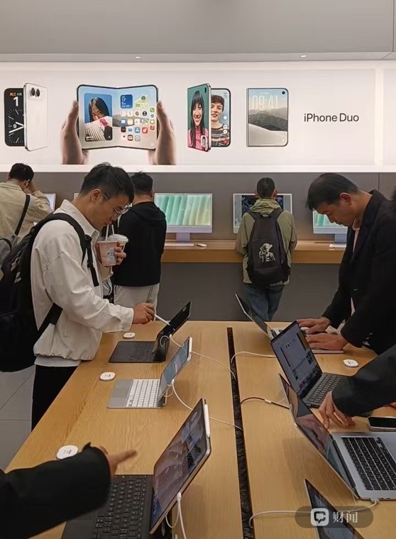 iPhone Duo发售倒计时:广告已上墙,演示样机疑似提前流出